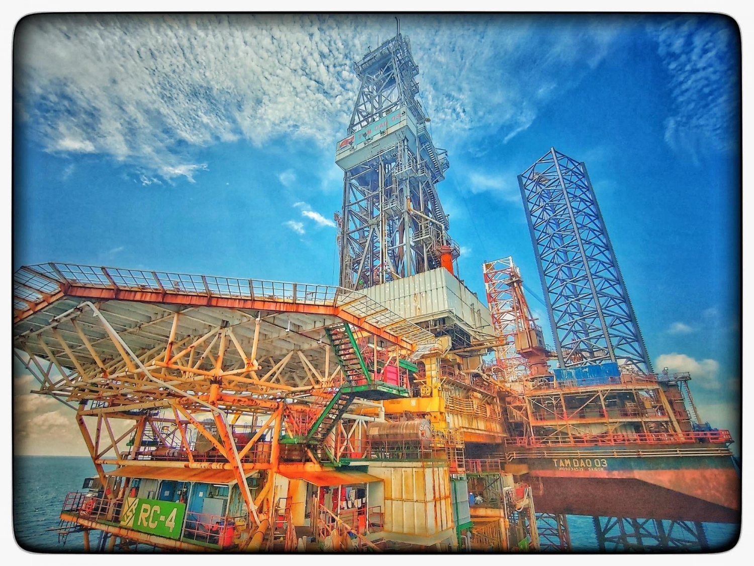 Giá dầu dao động biên độ nhỏ, ảnh hưởng triển vọng mờ mịt của nguồn cung từ OPEC+ Giá dầu dao động biên độ nhỏ, ảnh hưởng triển vọng mờ mịt của nguồn cung từ OPEC+