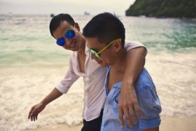 Vợ chồng showbiz lại “tố” nhau trên facebook