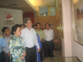 Khai mạc triển lãm “Học tập và làm theo tấm gương đạo đức Hồ Chí Minh và Chủ tịch Hồ Chí Minh với phong trào thi đua yêu nước”