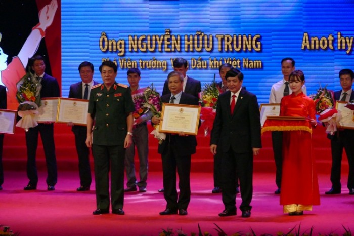 to ng lien doa n ldvn vinh danh cong tri nh da u khi