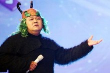 gia dinh minh beo bi luat su lua tien