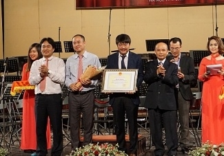 Kỷ niệm 10 năm Quỹ học bổng Thắp Sáng Niềm Tin