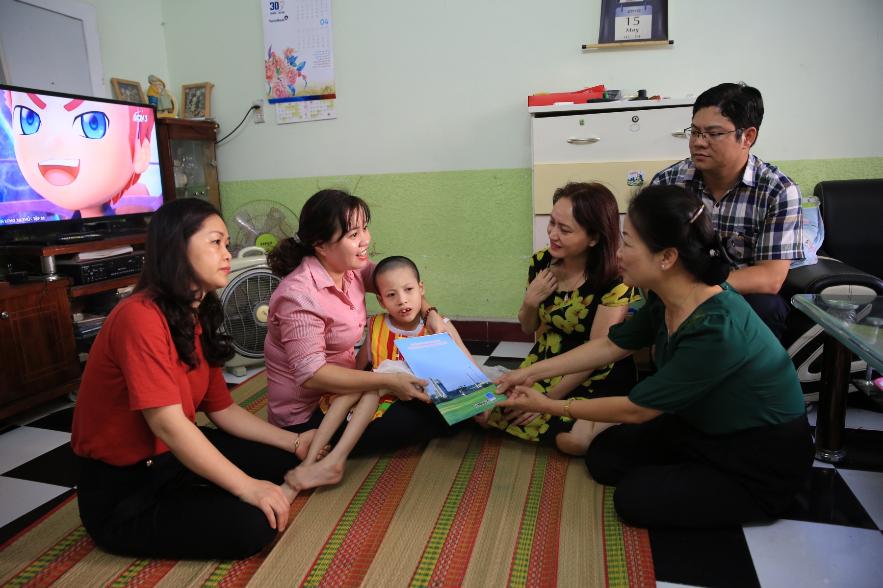 cong doan dau khi viet nam tham hoi nguoi lao dong co hoan canh kho khan tai quang ngai