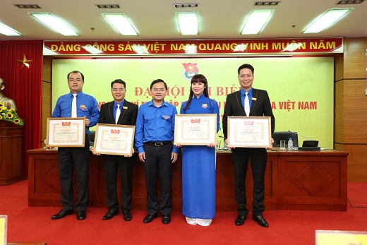 tien phong guong mau doan ket sang tao