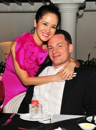 nhin lai hanh trinh hon nhan cua diva hong nhung va chong tay