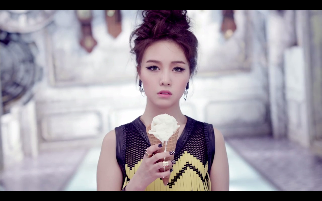 nhung bi an ve ngoi sao dao hoa son heung min