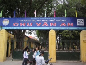 Tuyển sinh lớp 10: Vì sao các trường "top trên" hạ điểm chuẩn?