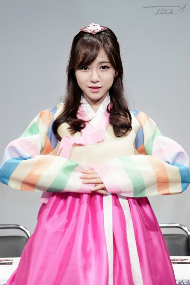 Diễn viên người Mỹ bị virus ăn ngực