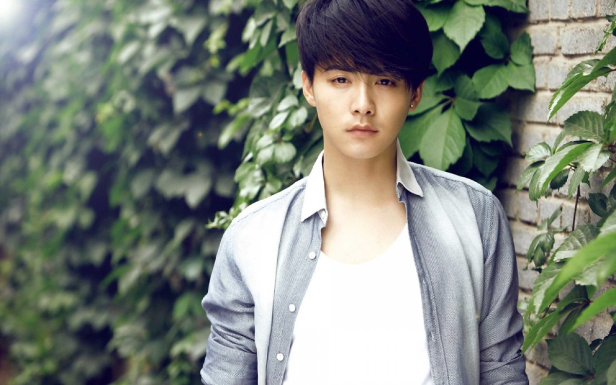 Diễn viên người Mỹ bị virus ăn ngực