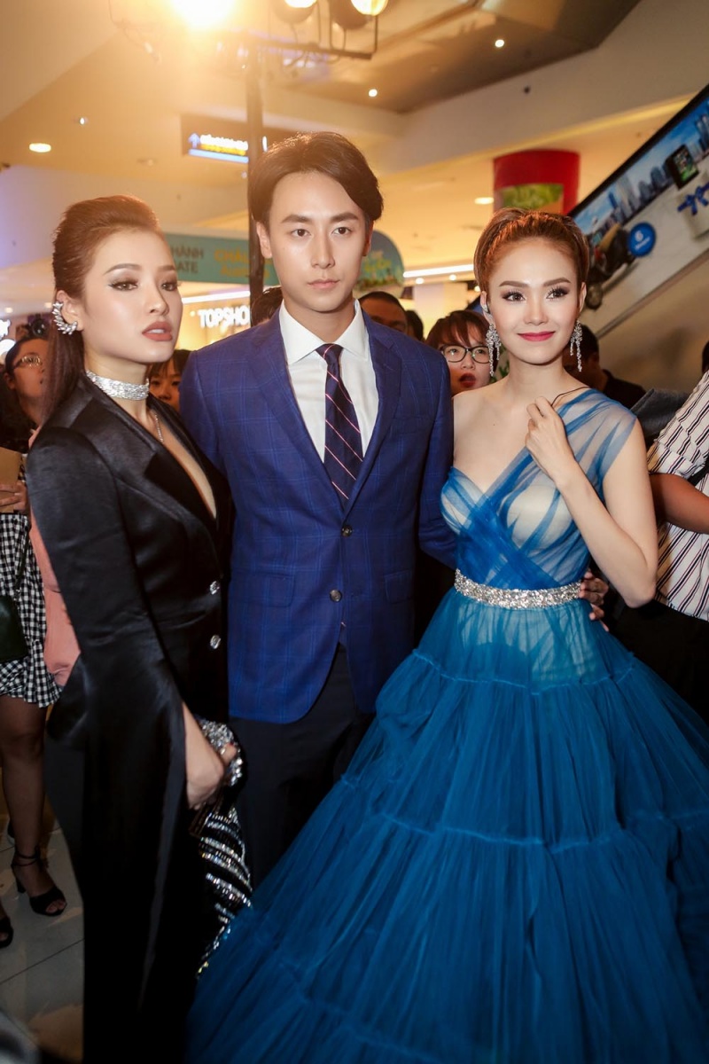dan sao quy tu trong buoi ra mat sac dep ngan can