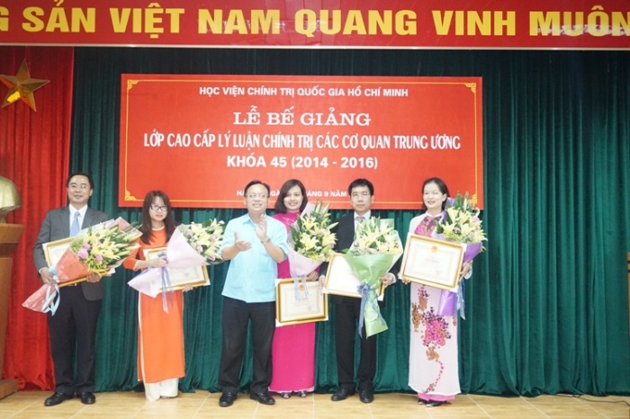 be giang lop cao cap ly luan chinh tri cac co quan trung uong khoa 45