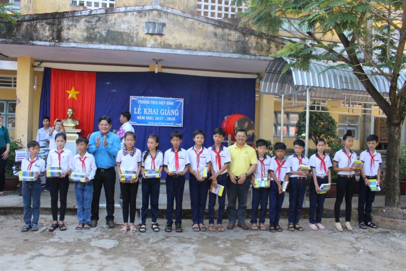 cong doan pvcfc to chuc an sinh xa hoi dau nam hoc moi