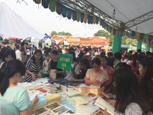 nguoi tre khong quay lung lai voi van hoa doc