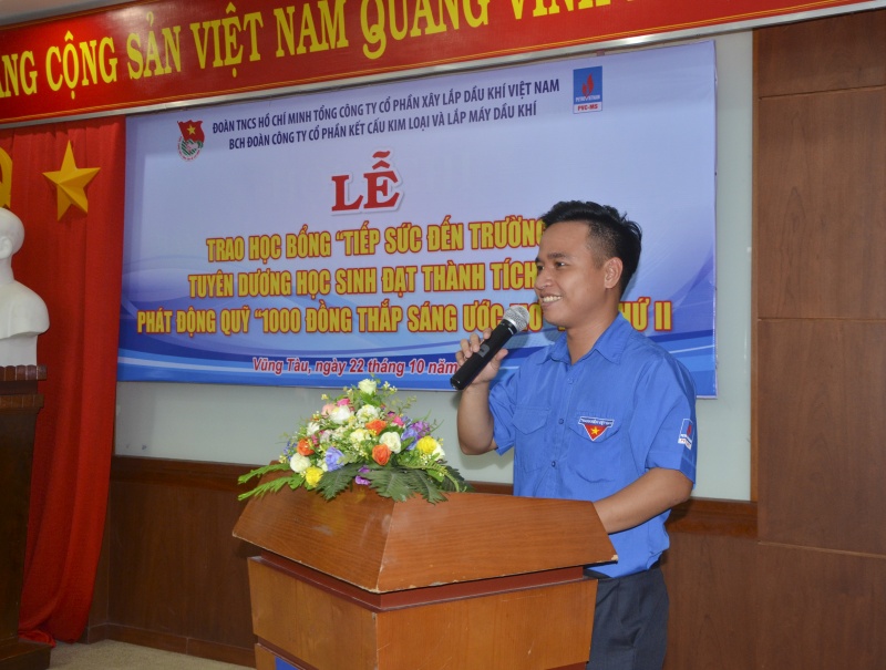 trao hoc bong tiep suc den truong