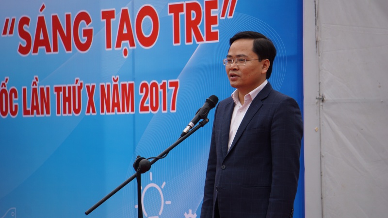 doan thanh nien tap doan dkqgvn tham du trien lam tuoi tre sang tao 2017