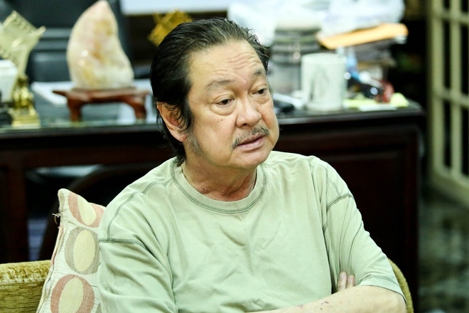 sao viet bang hoang truoc su ra di cua nghe si chanh tin