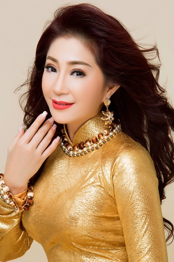 nsut thoai my cam thay bi xuc pham khi cong chung cuoi cot noi sen nhu cai luong