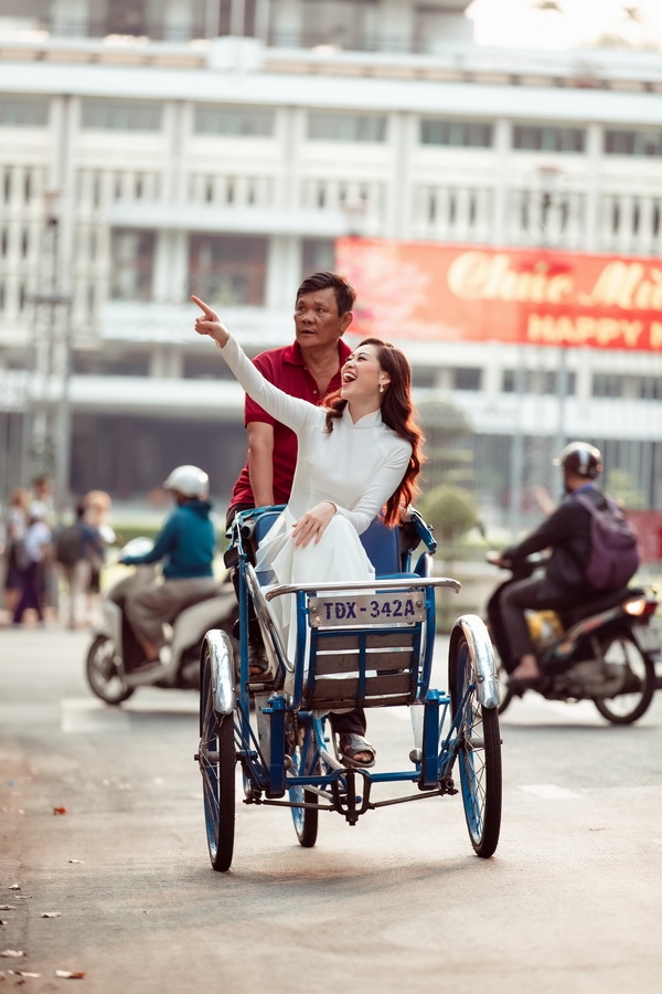 hoa hau khanh van dien ao dai xuong pho don xuan