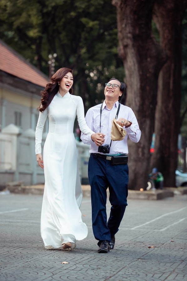 hoa hau khanh van dien ao dai xuong pho don xuan