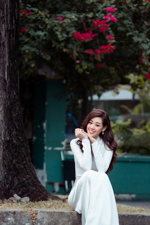 hoa hau khanh van dien ao dai xuong pho don xuan