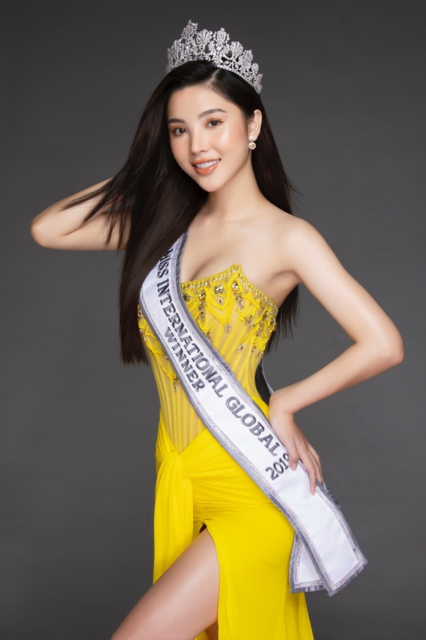 hoa hau my huyen khoe than thai sang chanh khi doi vuong mien