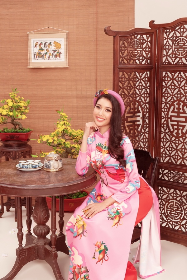 hoa hau khanh van cung hai a hau xung xinh vay ao don xuan