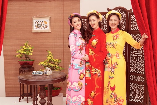 hoa hau khanh van cung hai a hau xung xinh vay ao don xuan