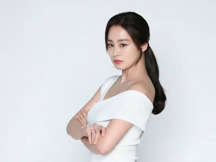 kim tae hee khoe nhan sac tre trung o tuoi 40