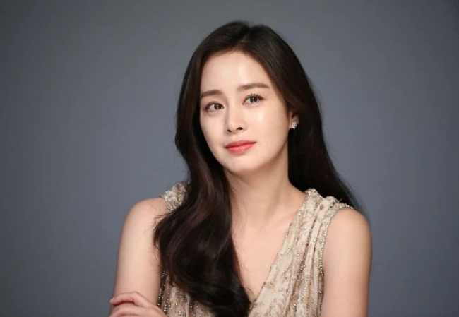 kim tae hee khoe nhan sac tre trung o tuoi 40