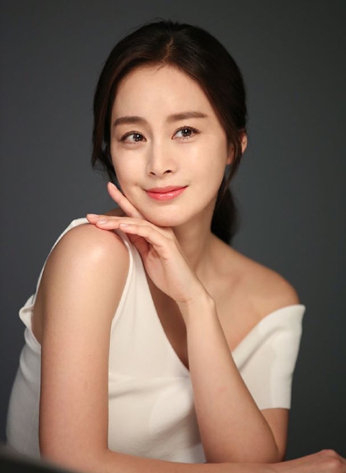 kim tae hee khoe nhan sac tre trung o tuoi 40