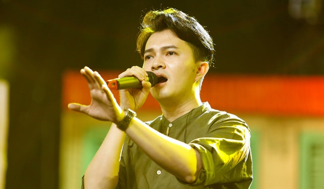 nam cuong toi va vo it khi bat dong