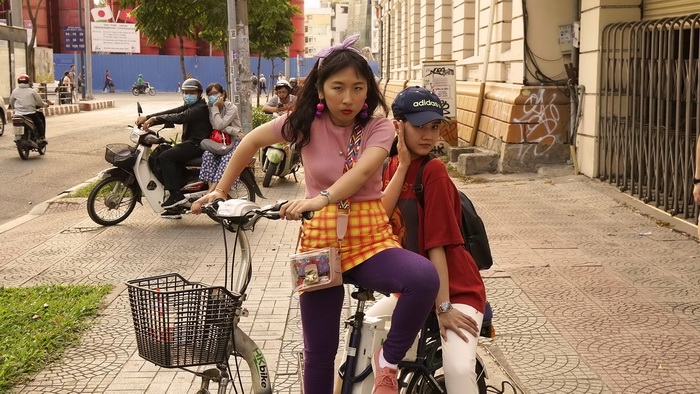hot girl kieu trinh bat mi ve tinh ban lay loi voi dien vien trang hi