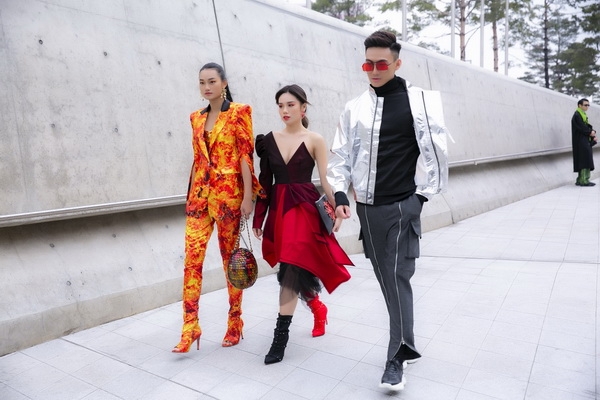 top 3 the face viet nam 2018 khoe street style noi bat o han quoc