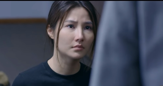 "Tình yêu và tham vọng" tập 1: Diễm My quỳ gối van xin Mạnh Trường để cứu bố