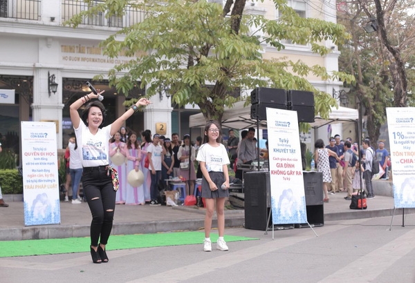 mc phan anh dong hanh cung thai thuy linh nang cao nhan thuc tre tu ky