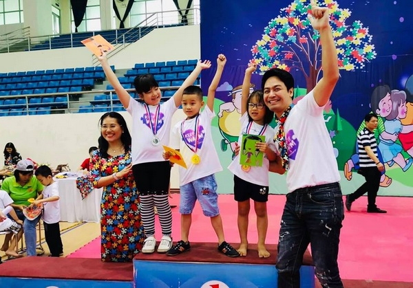mc phan anh dong hanh cung thai thuy linh nang cao nhan thuc tre tu ky