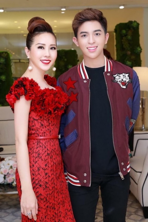 hoa hau thu hoai toi tung rat soc khi biet con dong tinh