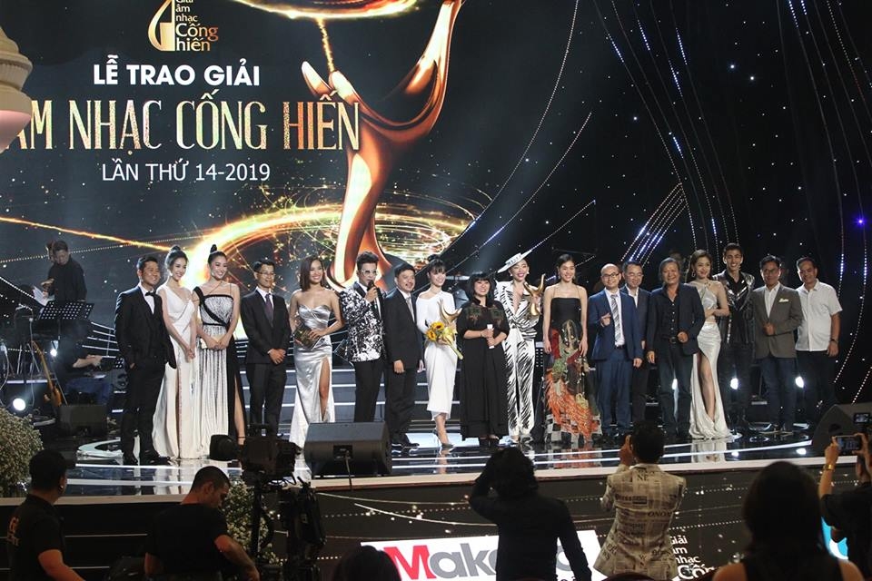 dong nhi bat khoc khi nhan giai ca si cua nam giai cong hien 2019