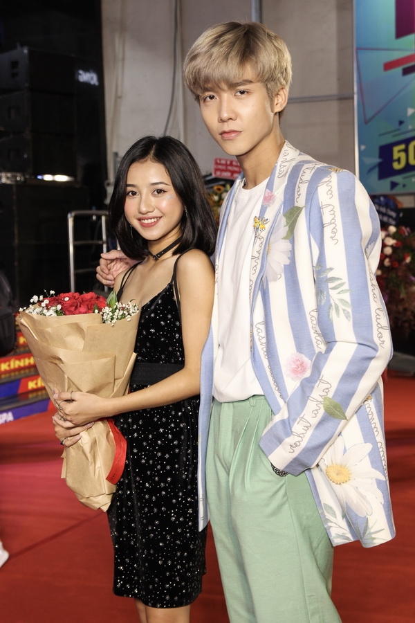 kaity nguyen rang ro mung ban than kieu trinh trang hi ra mat phim moi