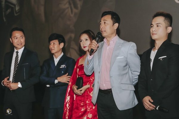 van son bao liem bat ngo xuat hien o uc mung ra mat phim cua ly hai