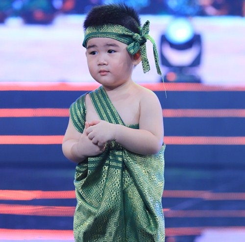len chuc ong ngoai kim tu long gui loi nhan day bat ngo den hong van