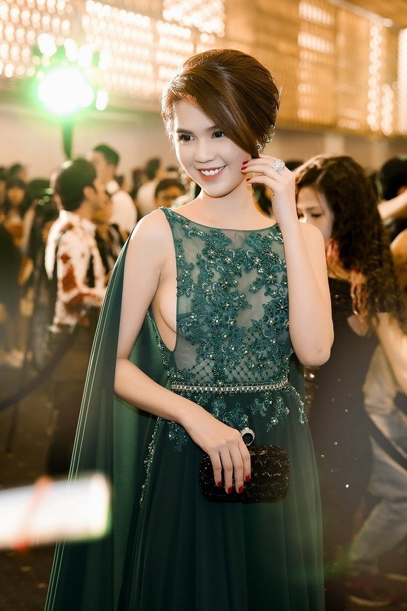 ngoc trinh va nhung lan an mac ho bao gay soc tai showbiz