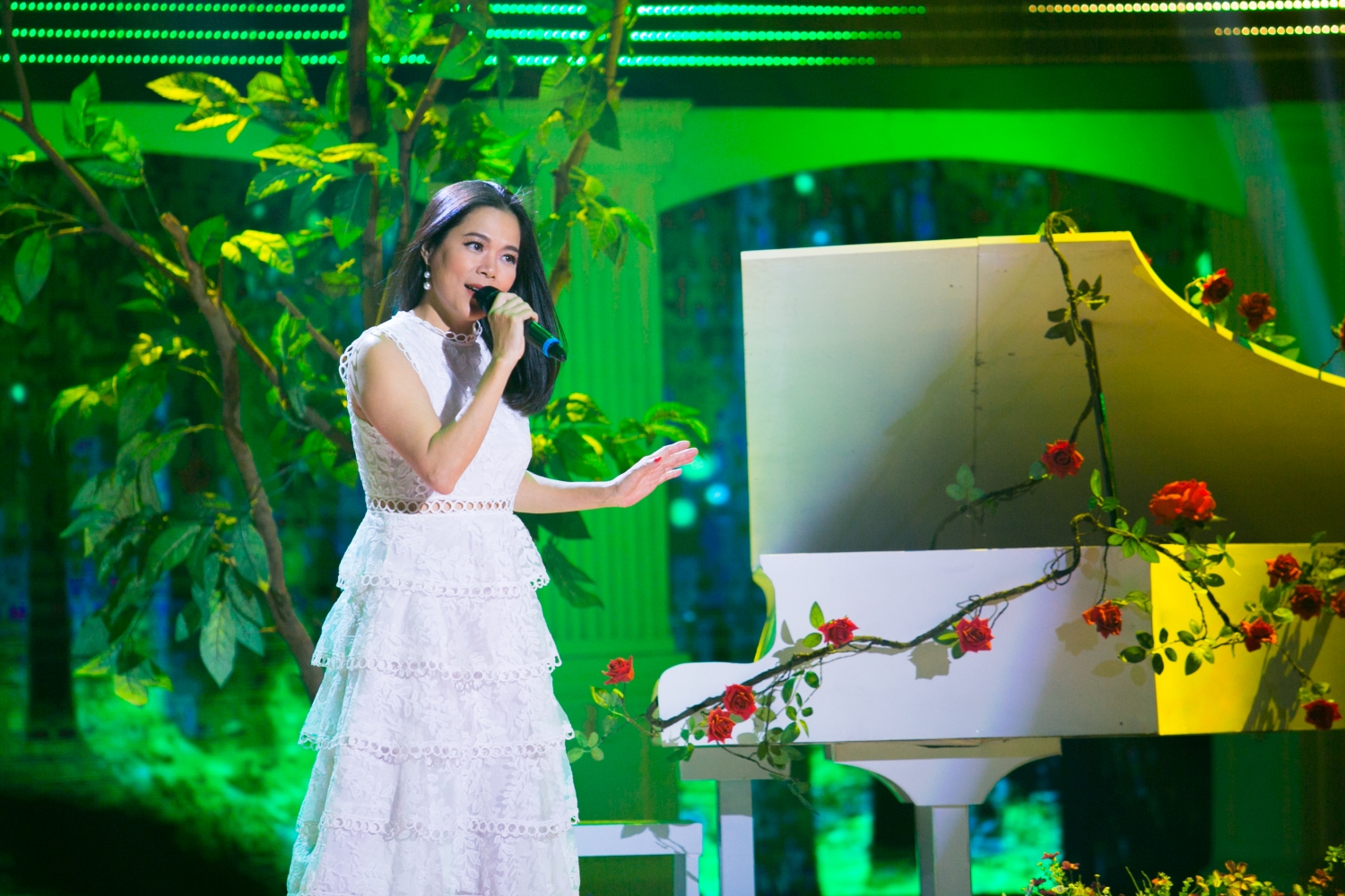 ca si my le thua nhan cuong con mat lua nghe va luoi di hat