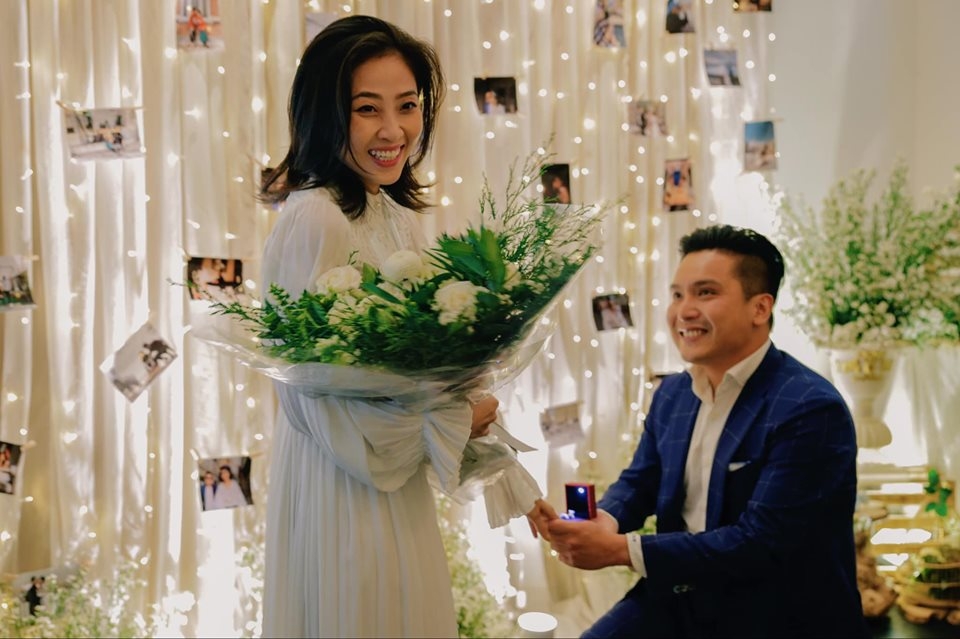 mc lieu ha trinh duoc ban trai quy goi cau hon lang man