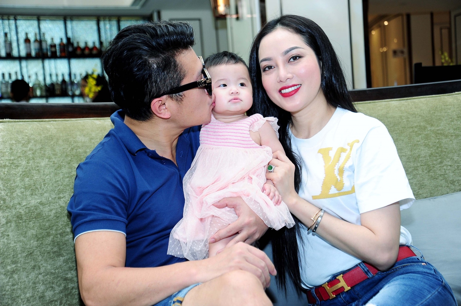 ca si lam vu luon cam thay ay nay voi vo va con gai