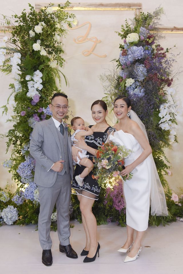 mc phi linh tuoi cuoi rang ro va hanh phuc ben chu re
