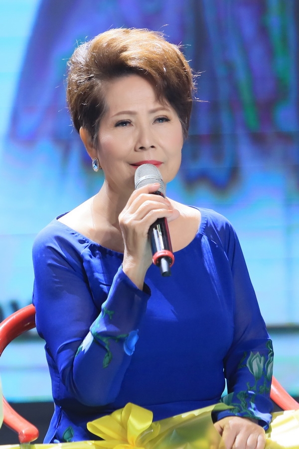 a hau hoang oanh run va hoi hop khi dan nguoi ke chuyen tinh