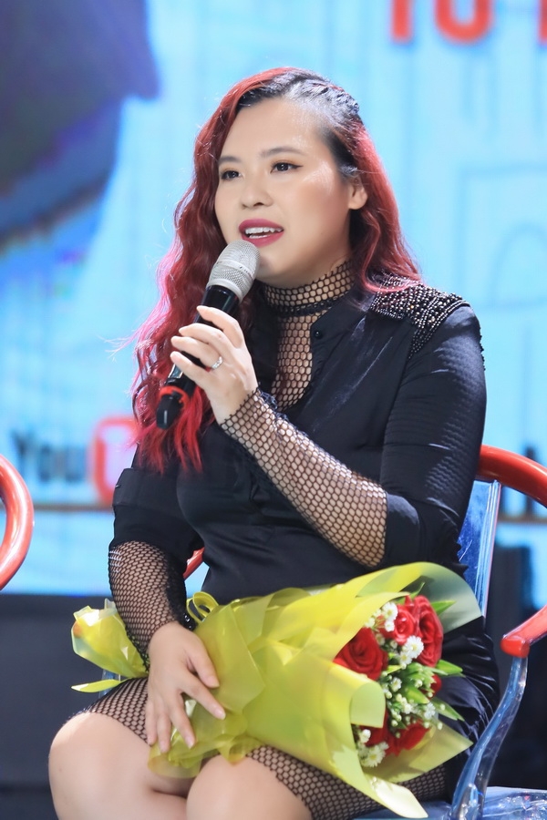 a hau hoang oanh run va hoi hop khi dan nguoi ke chuyen tinh