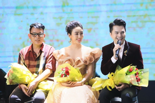 a hau hoang oanh run va hoi hop khi dan nguoi ke chuyen tinh