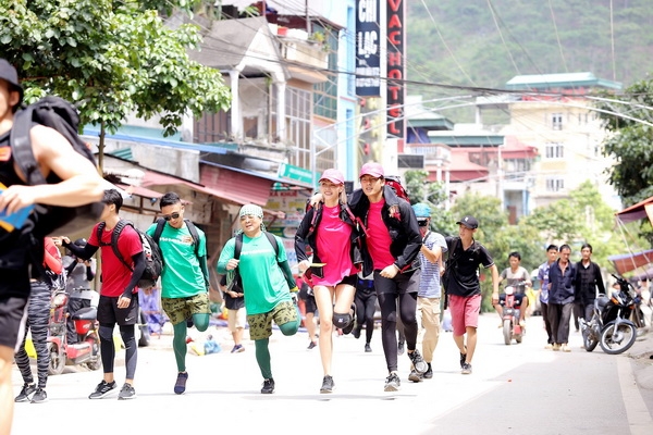 cuoc dua ky thu 2019 he lo hinh anh tap luyen dau tien cua cac doi choi